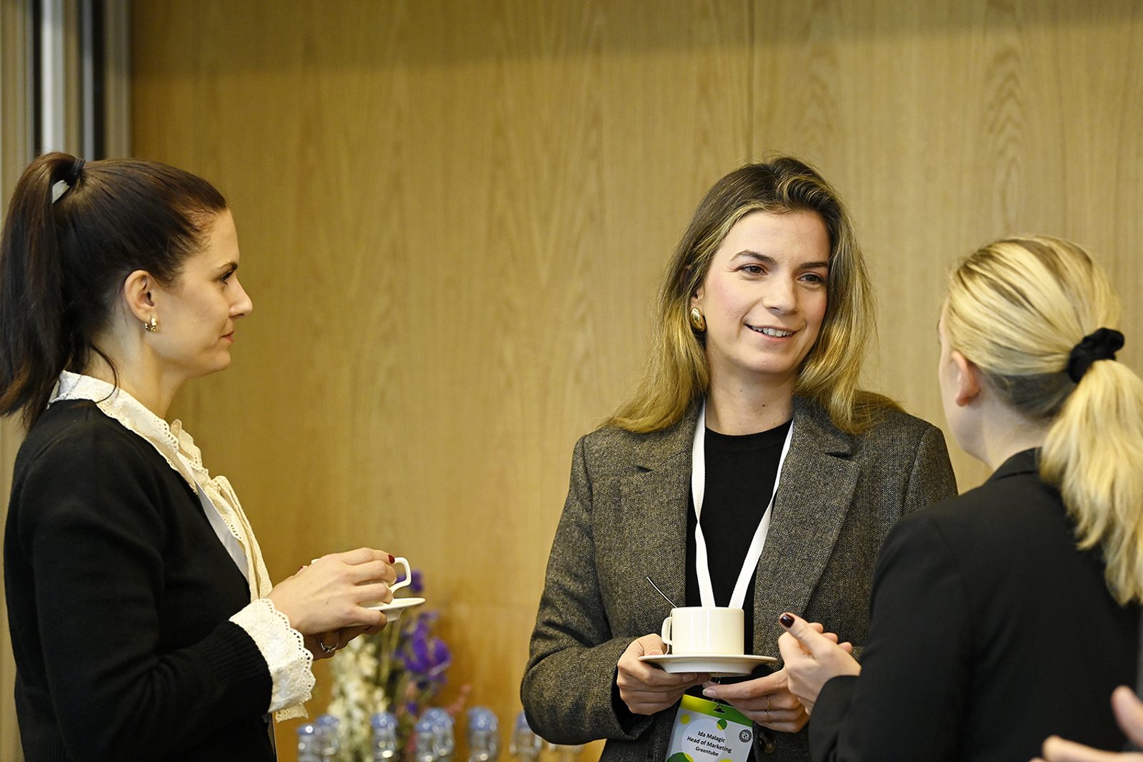 Marketing leaders talking between sessions at the 2025 Forum